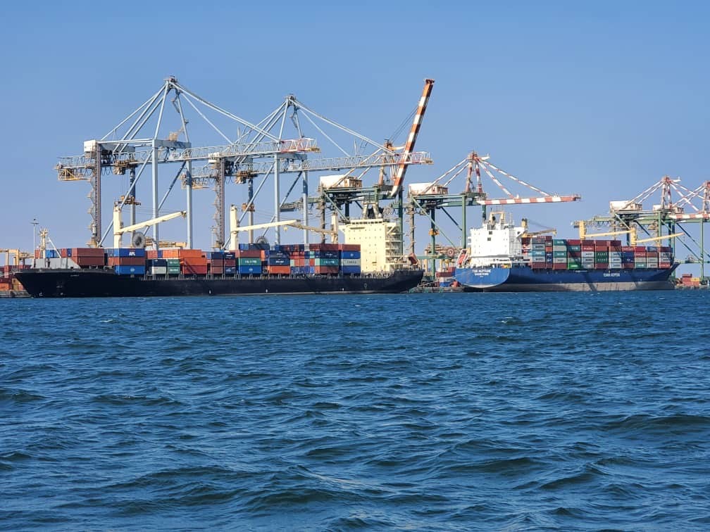 ميناء عدن يحقق أرقام قياسية في مناولة البضائع والحاويات 