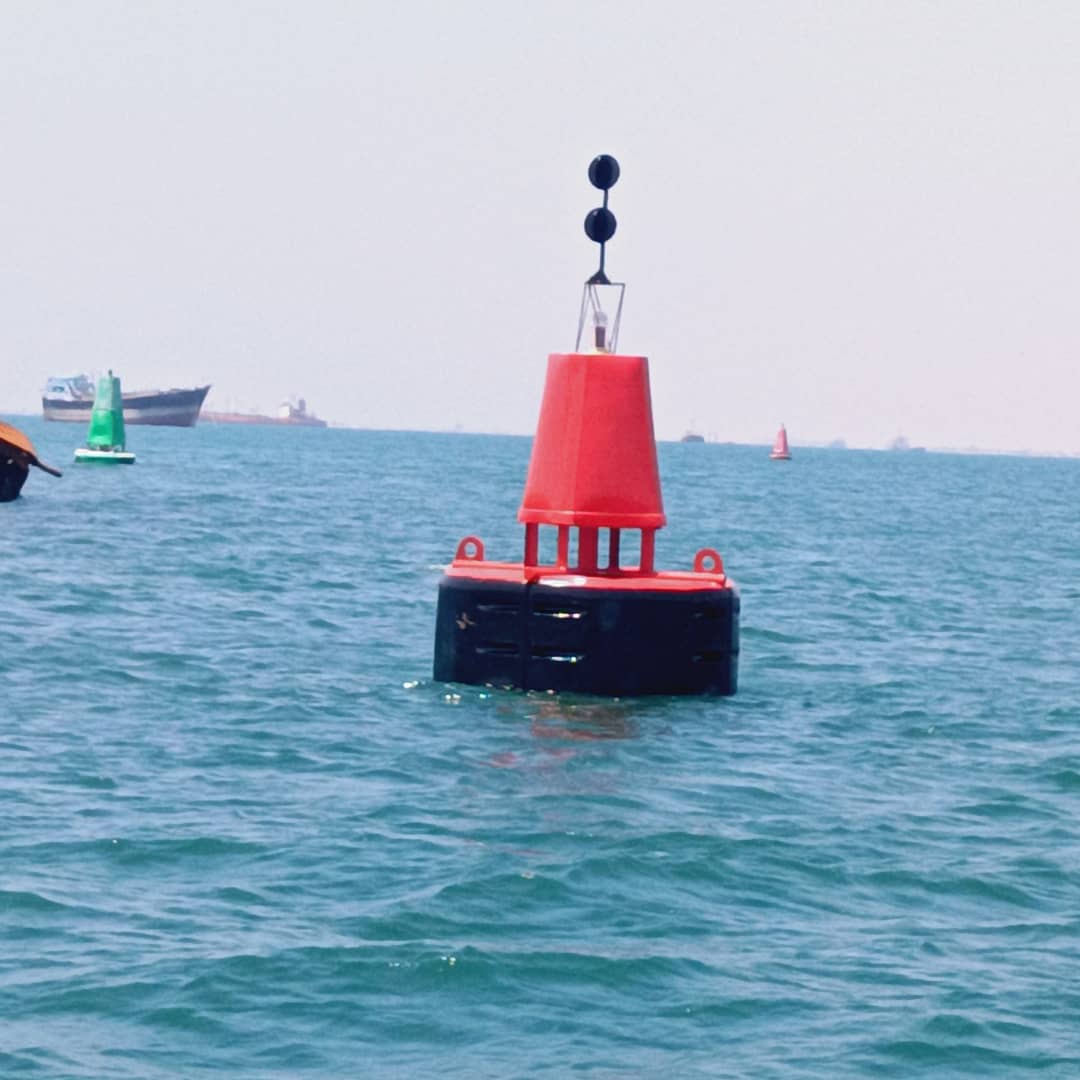  تصنيع عوامة تحذيرية لحماية السفن المارة من الاجسام الغارقة