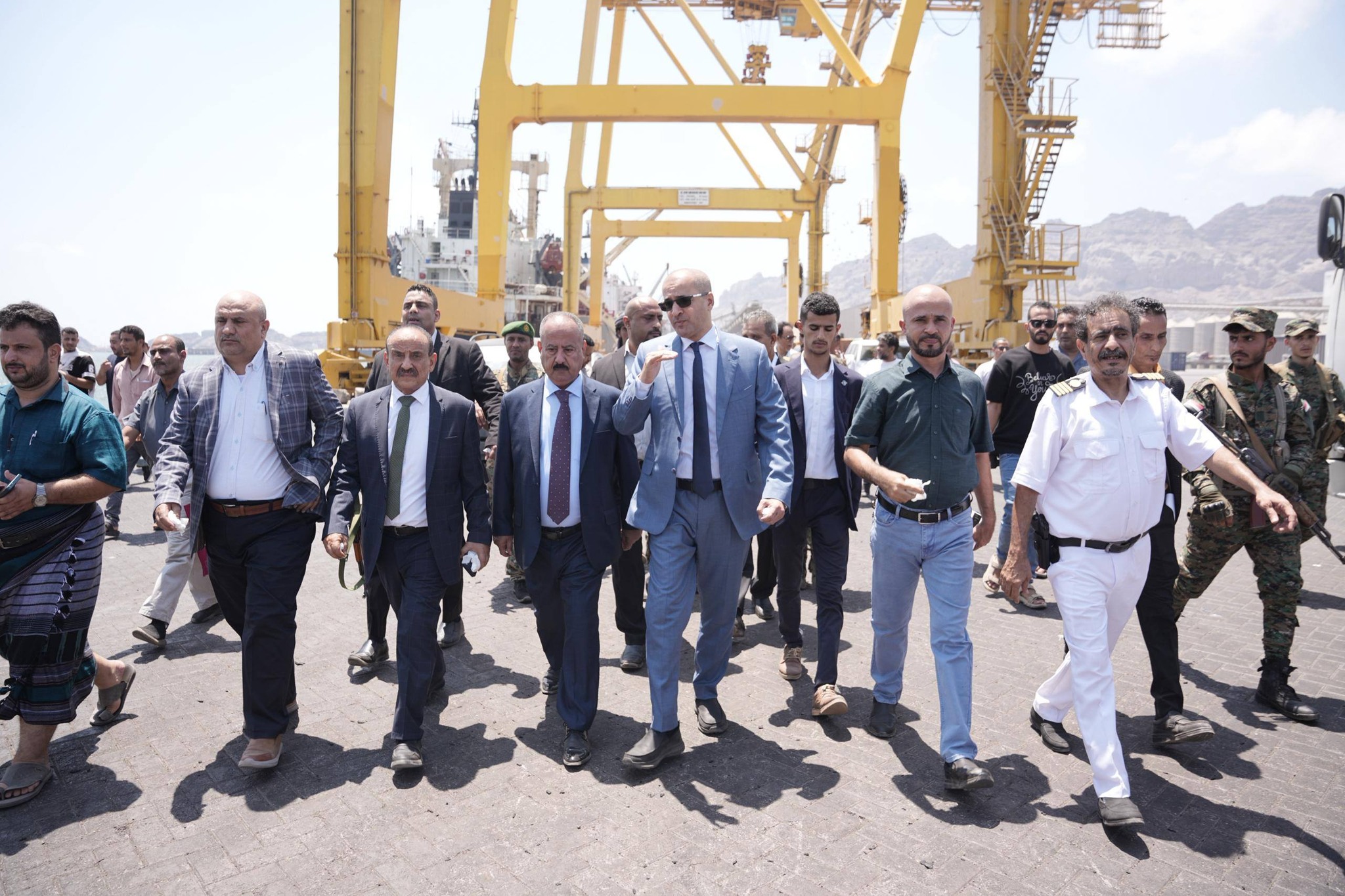 Under the patronage of the Prime Minister, Al-Amri and Amzarbah lay the foundation stone for the second phase of  Aden Port entrances development project.