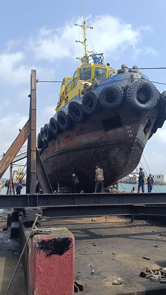 Docking  the tugboat 